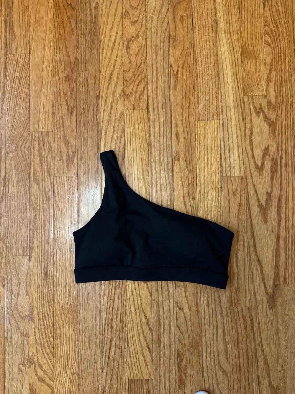 black one shoulder sports bra